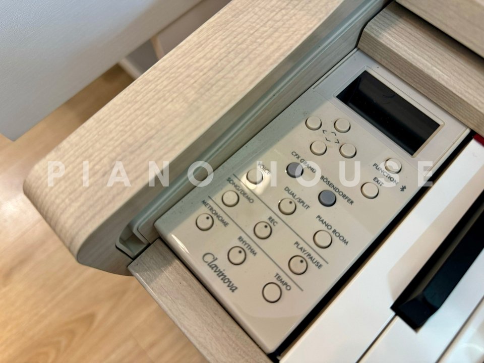 YAMAHA CLP-745 WA (USED) - Góc nhìn thực tế 6